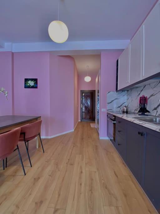 Coral Apartment - City Center Тирана Экстерьер фото